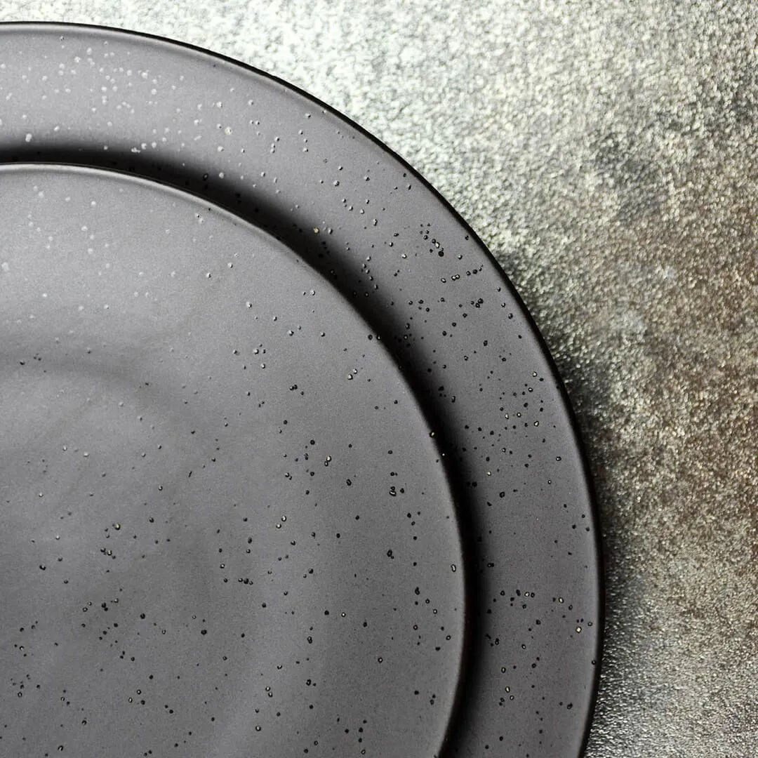 Lava Matte Black Round Plate - Flat / Coupe